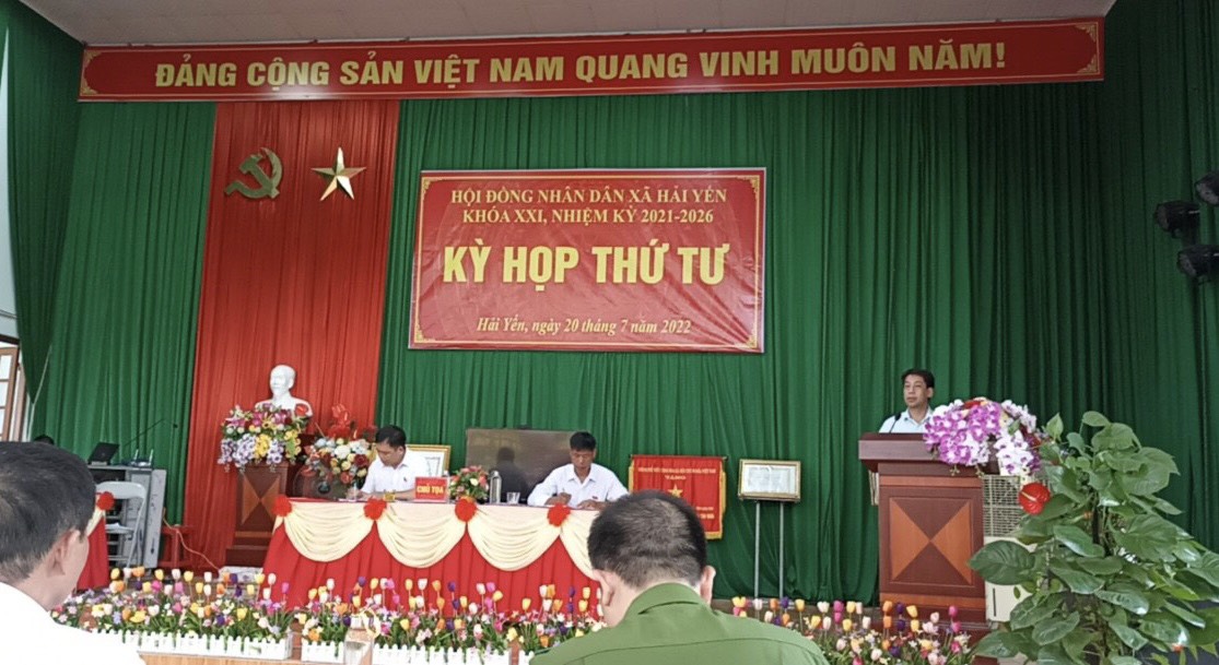 Đ/c Vy Minh Long - UV BTV, Trưởng Ban Tuyên giáo huyện ủy, phát biểu chỉ đạo tại kỳ họp