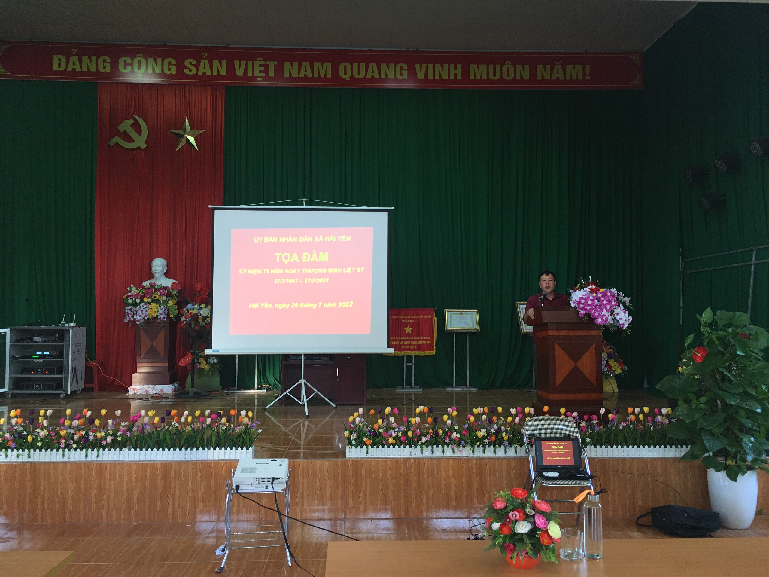 đồng chí Hứa Xuân Dương – Bí thư Đảng ủy, Chủ tịch UBND xã phát biểu tại buổi tọa đàm