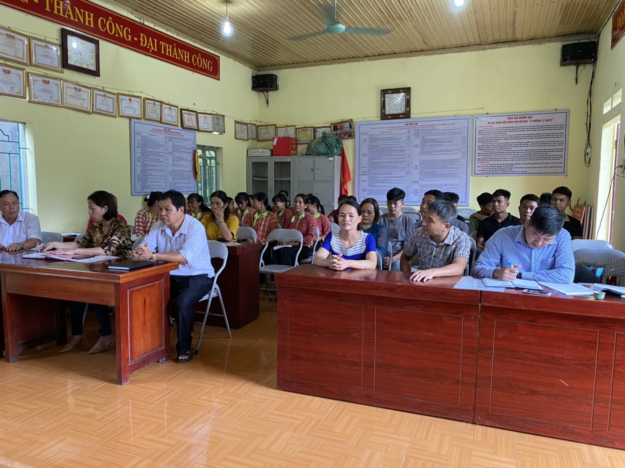 Hội viên, đoàn viên thôn Nà Tèn, xã Hải Yến tham dự lễ Khai giảng lớp học nghề ghép cây