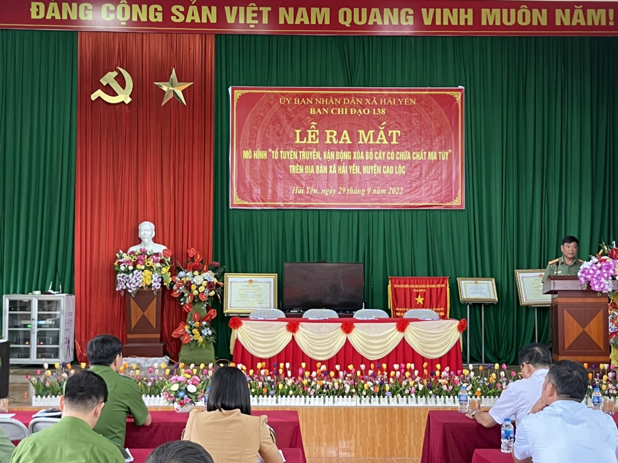 Đ/C Thượng tá Bùi Quang Hiển, Phó Trưởng Công an huyện phát biểu chỉ đạo tại Hội nghị